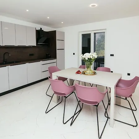 Didixi Apartment Pakostane