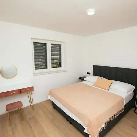 Didixi Apartment Pakostane